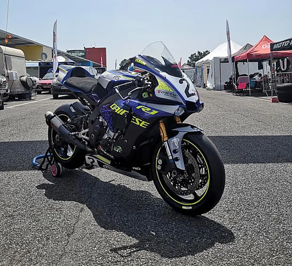 Yamaha R1 piste