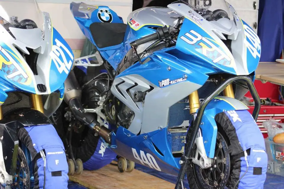 BMW S1000RR de piste