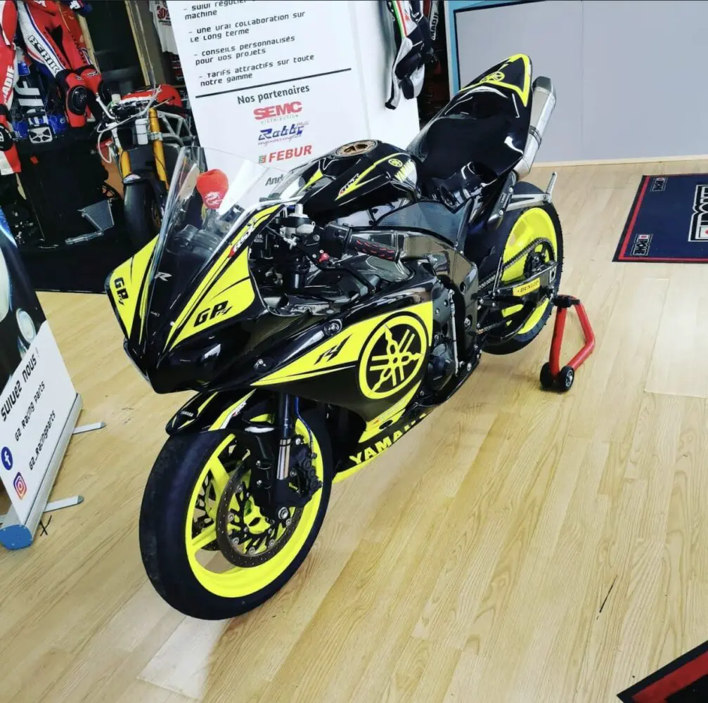 r1 piste
