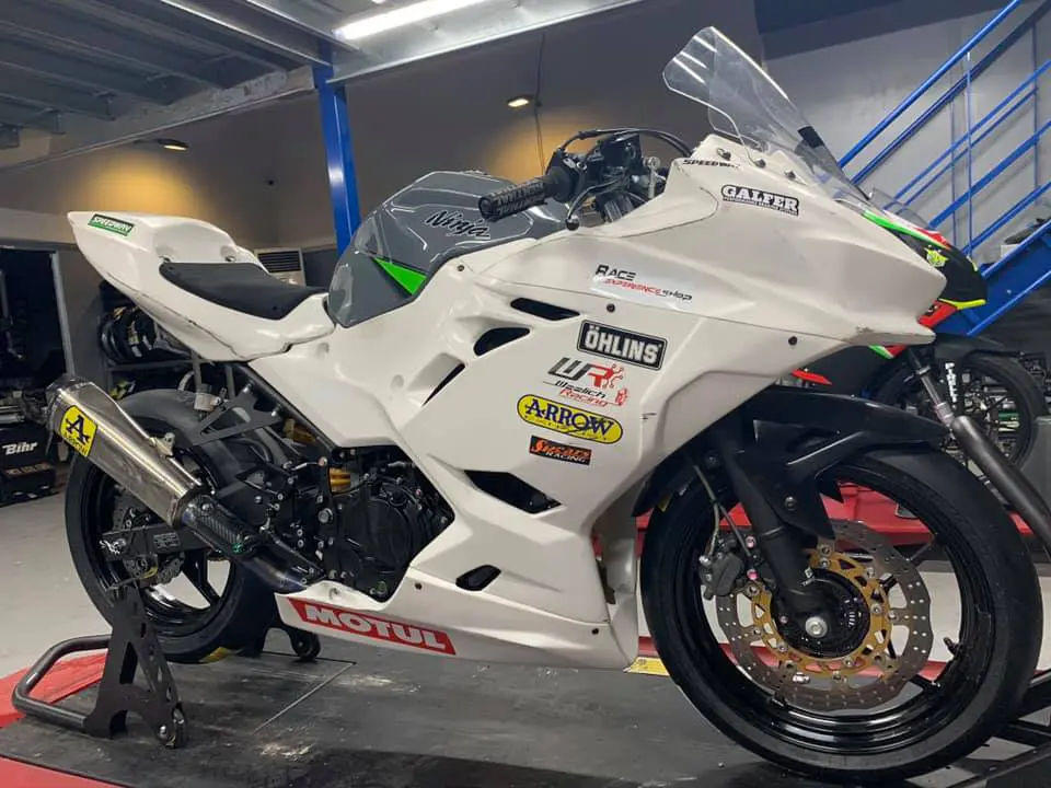 Kawasaki ninja 400 de piste