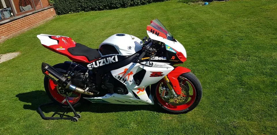 SUZUKI GSXR 1000 de piste