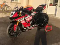 YAMAHA R1