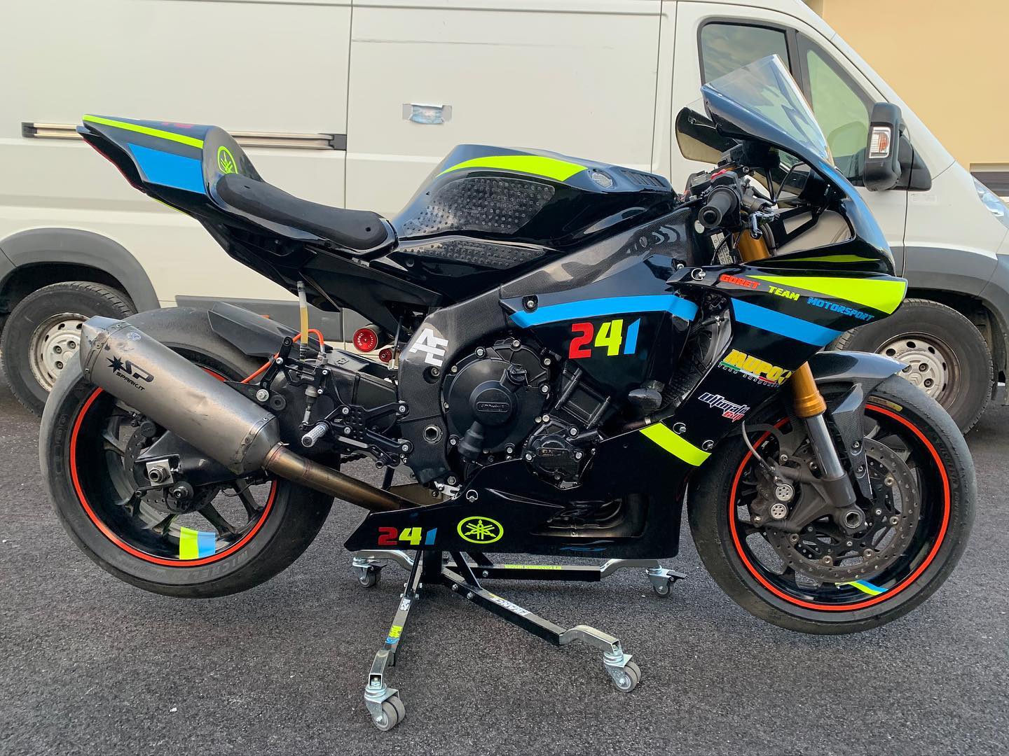 YAMAHA YZR R1 piste