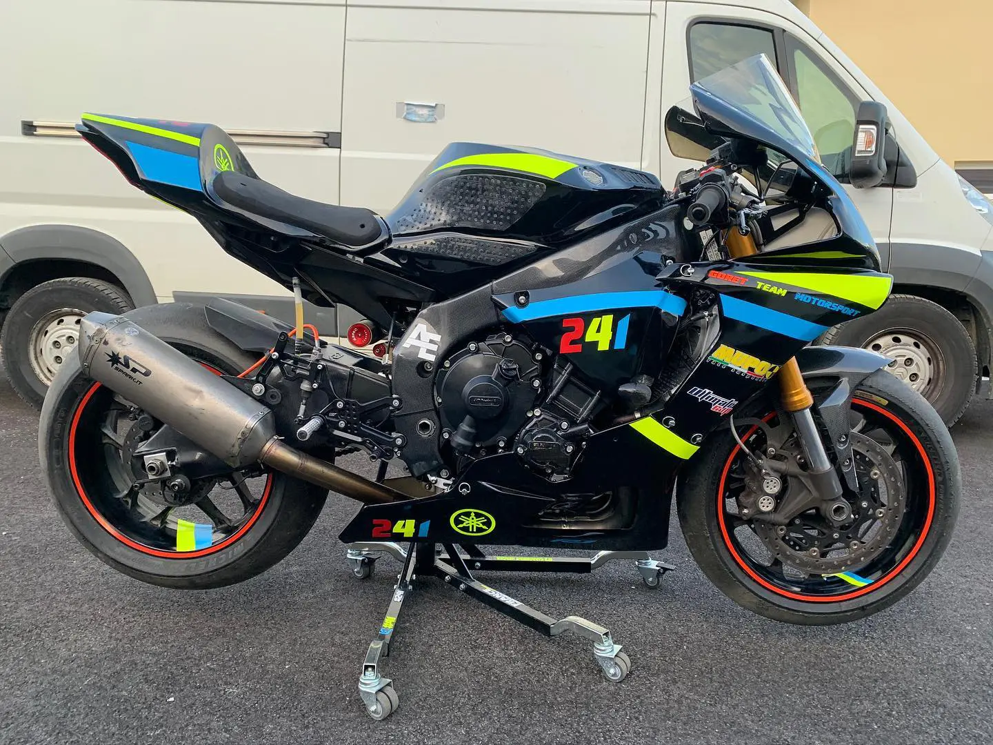YAMAHA YZR R1 piste