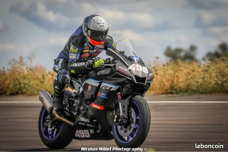 YAMAHA YZF R1