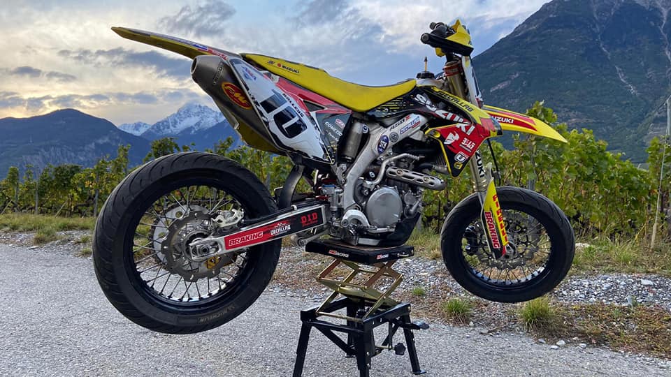 SUZUKI