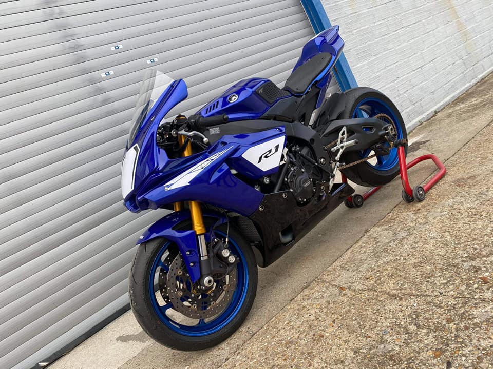 YAMAHA R1 PISTE