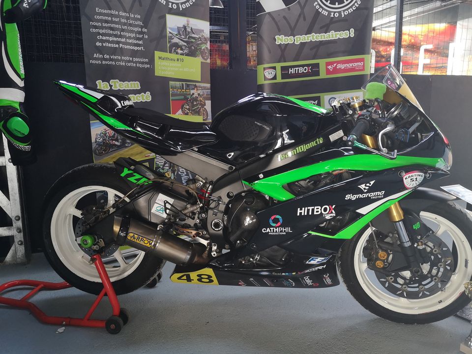 YAMAHA R6 DE PISTE