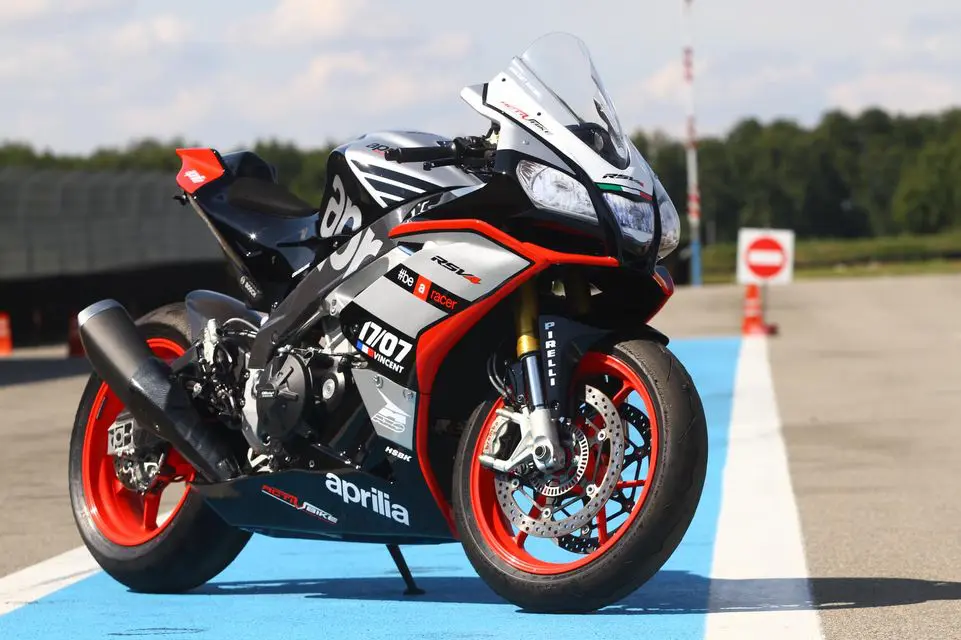 Aprilia 1000 RSV4 RR