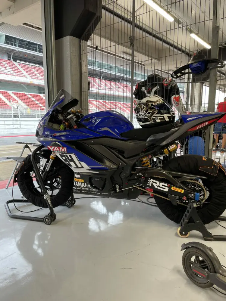 YAMAHA R3