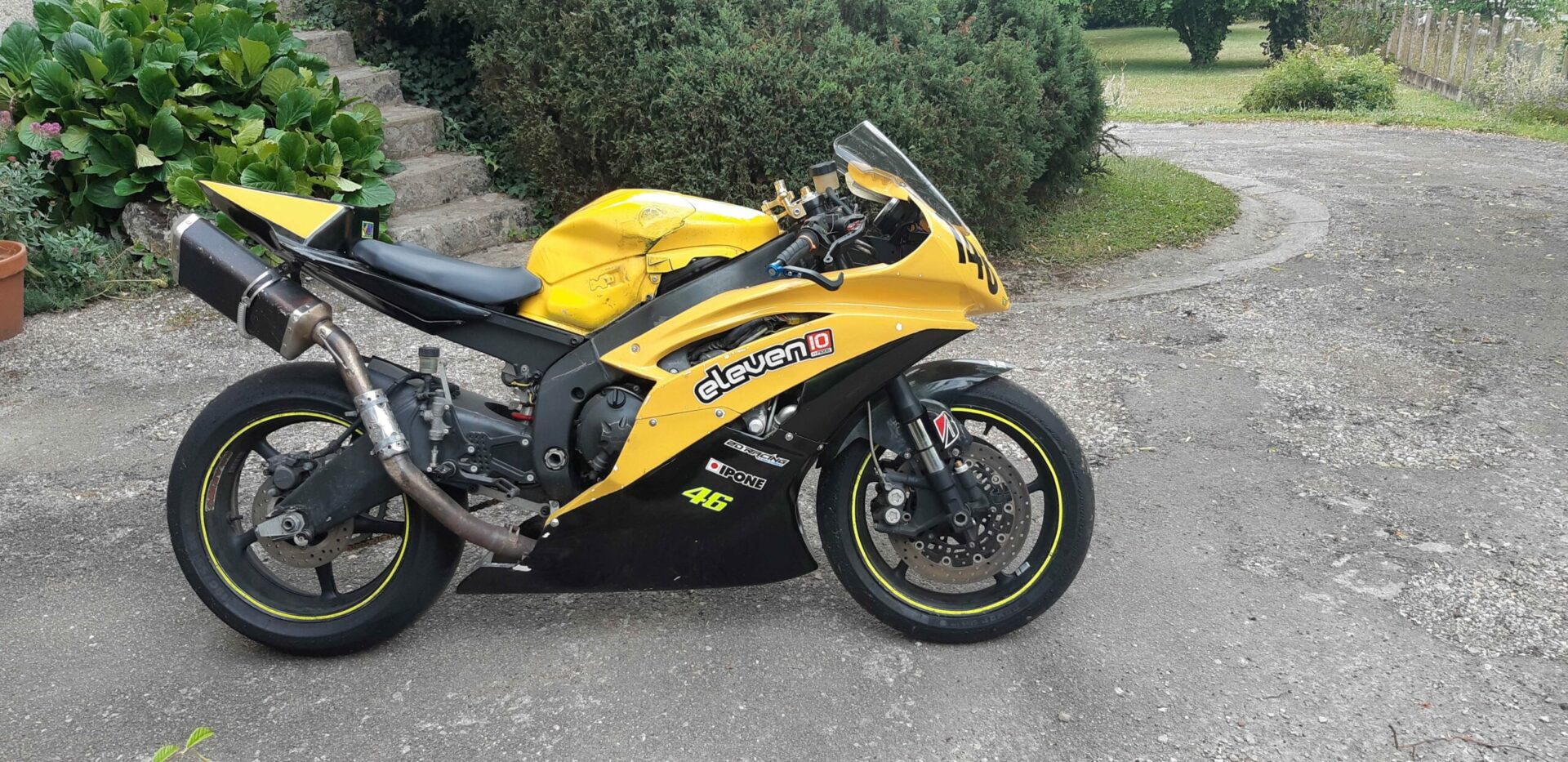 YAMAHA R6 piste