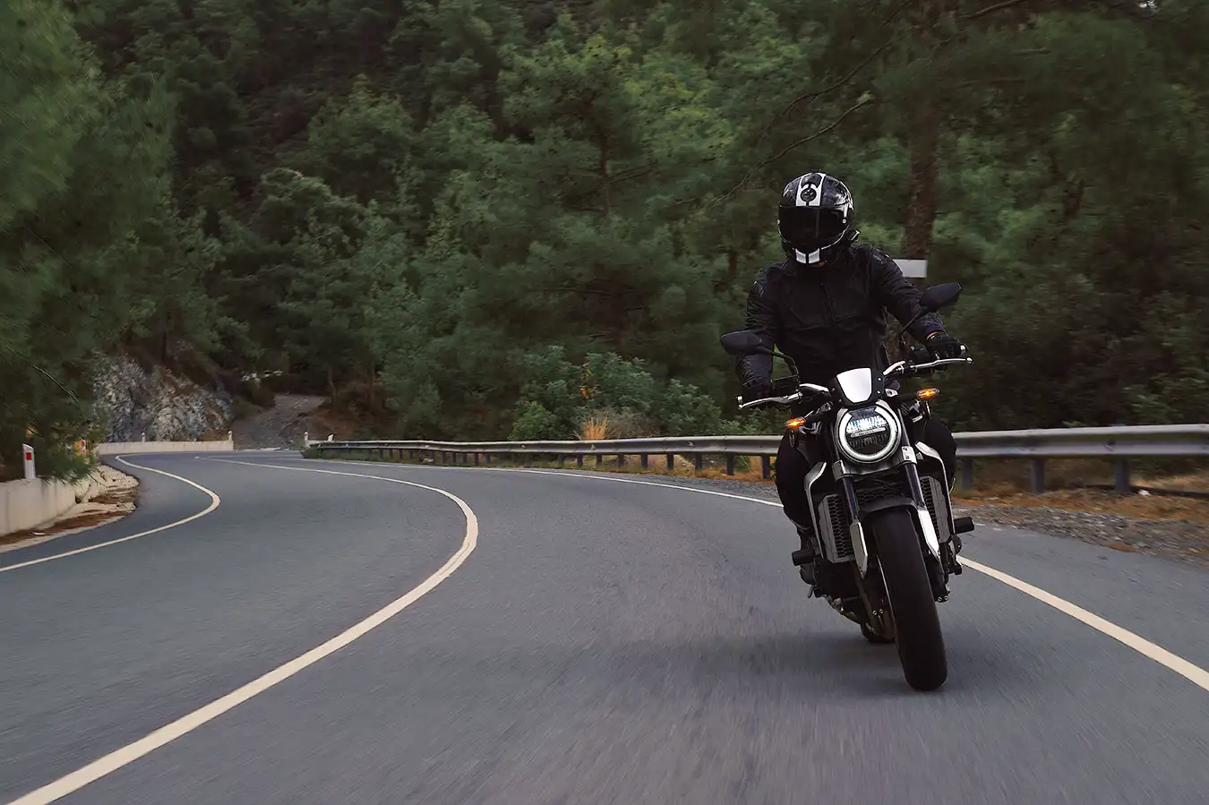 Quels accessoires moto privilégier pour améliorer confort et sécurité